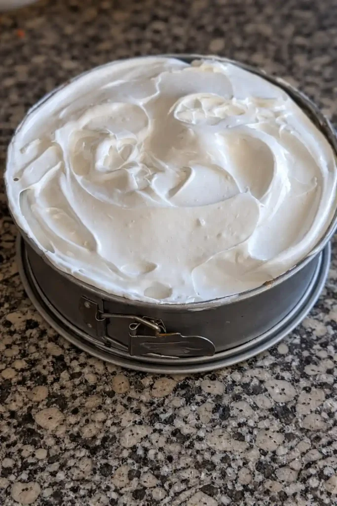 Baiserhaube auf Rhabarberkuchen mit Rührteig – Eischnee für Rhabarberkuchen mit Baiser nach Omas Rezept