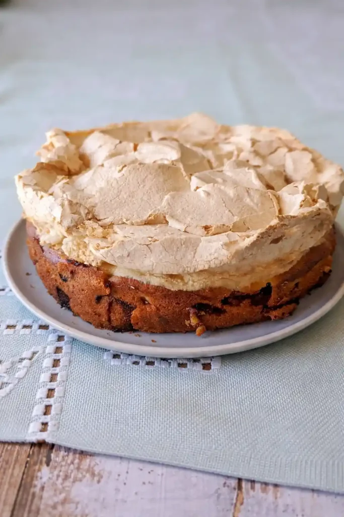 Omas Rhabarberkuchen mit Baiser und Rührteig – klassischer Rhabarberkuchen mit knuspriger Baiserhaube