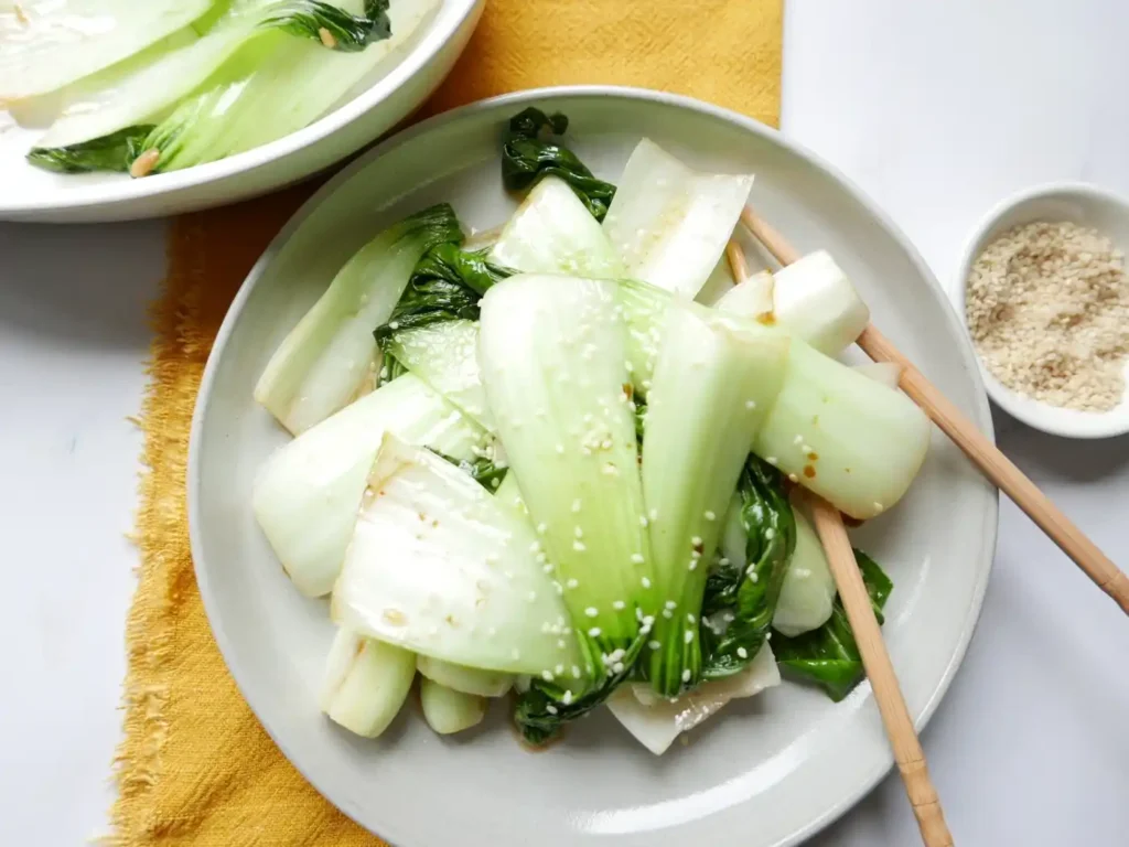 Pak Choi Rezept aus der Pfanne, gebratener Pak Choi mit Sesam einfach und schnell zubereitet