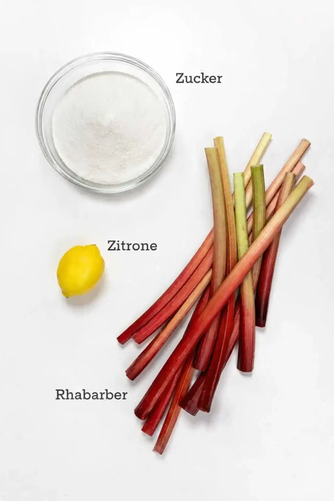 Zutaten für rhabarber marmelade nach omas rezept mit Rhabarber, Zucker und Zitrone