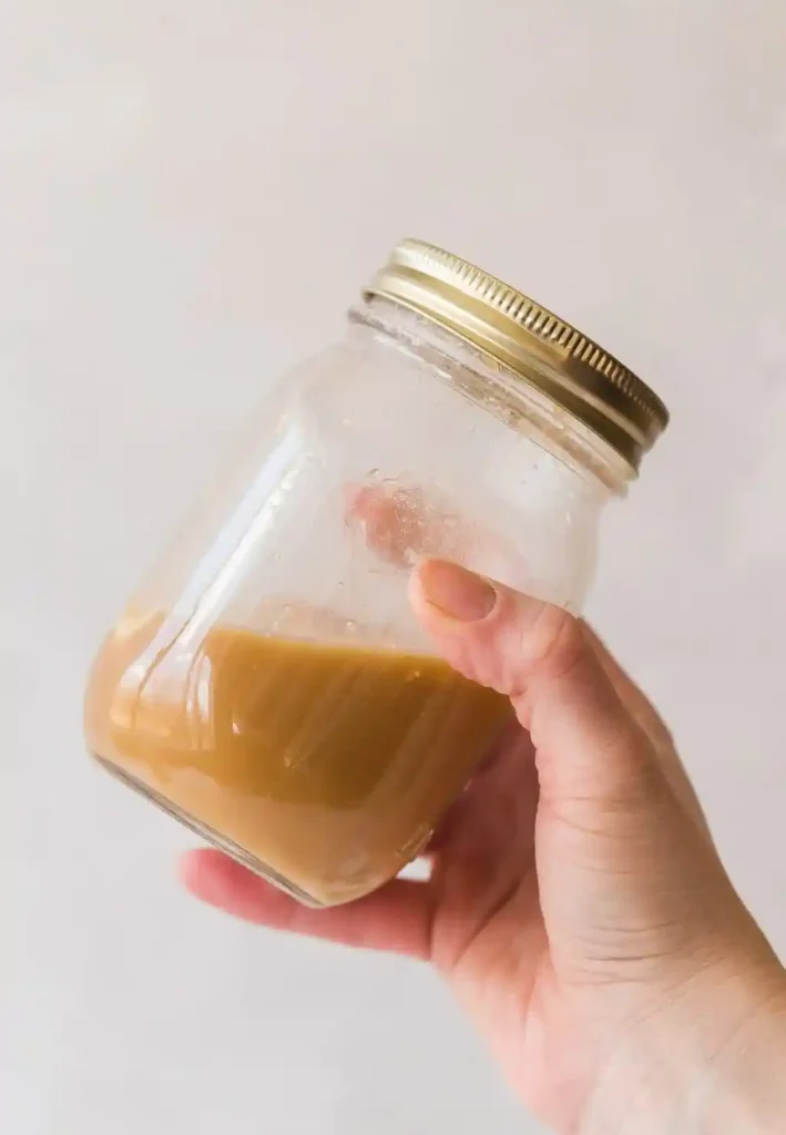 Frappe selber machen im Schraubglas – Café Frappé mit Instantkaffee schaumig schütteln
