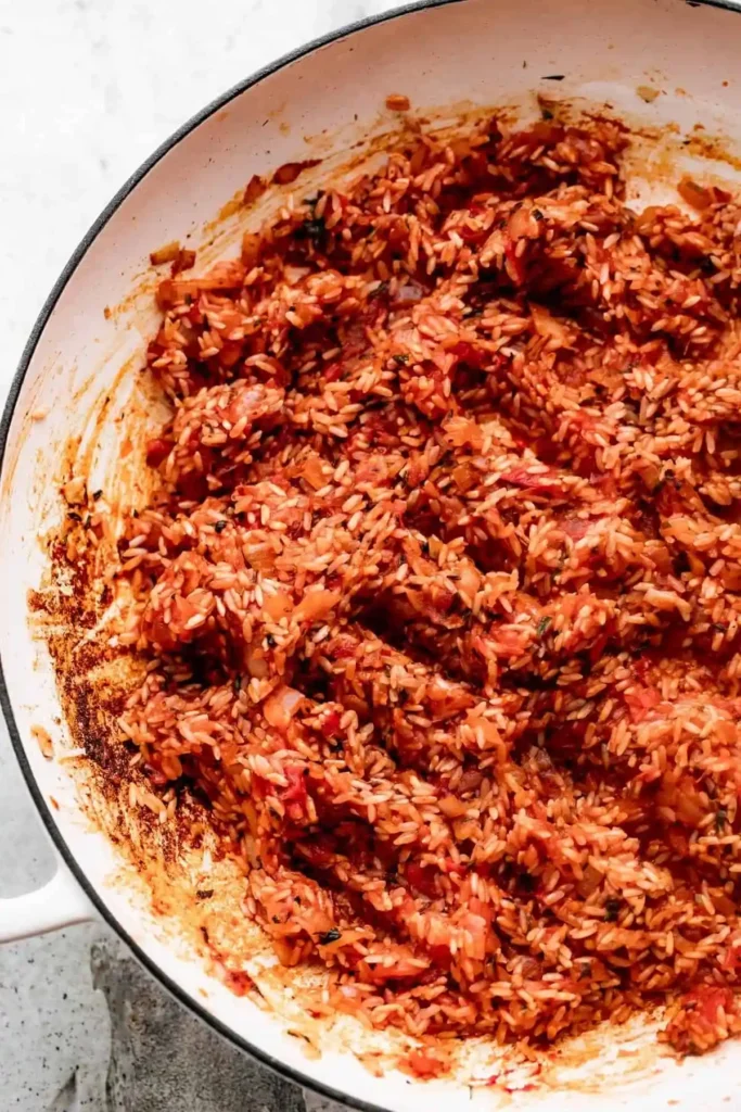 Sarma Rezept original mit Reis und Hackfleisch Füllung aus Reis, Tomaten, Zwiebeln und Paprika