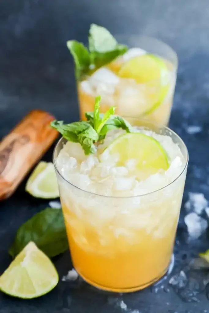 Ipanema Rezept alkoholfrei mit Limette, Maracujasaft, Ginger Ale, Crushed Ice und frischer Minze