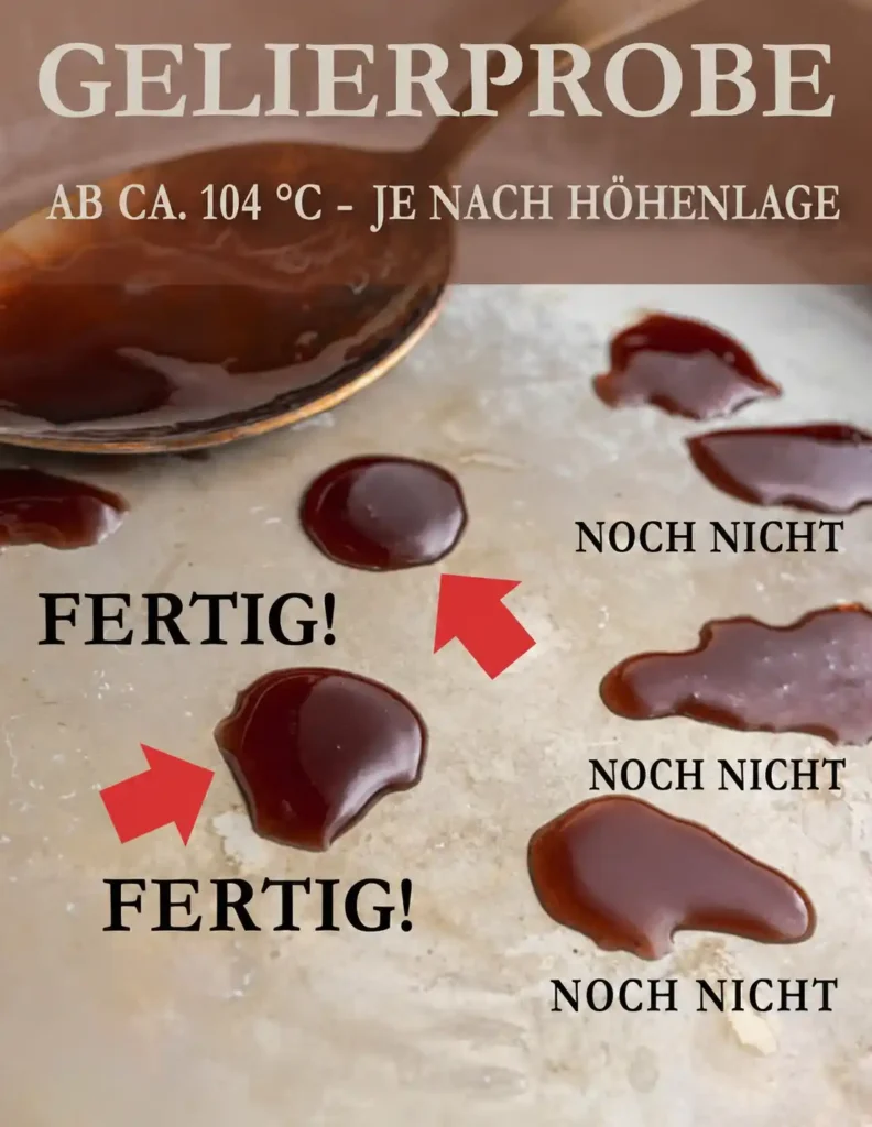 Gelierprobe für Traubengelee mit fertigen und noch zu flüssigen Geleeproben